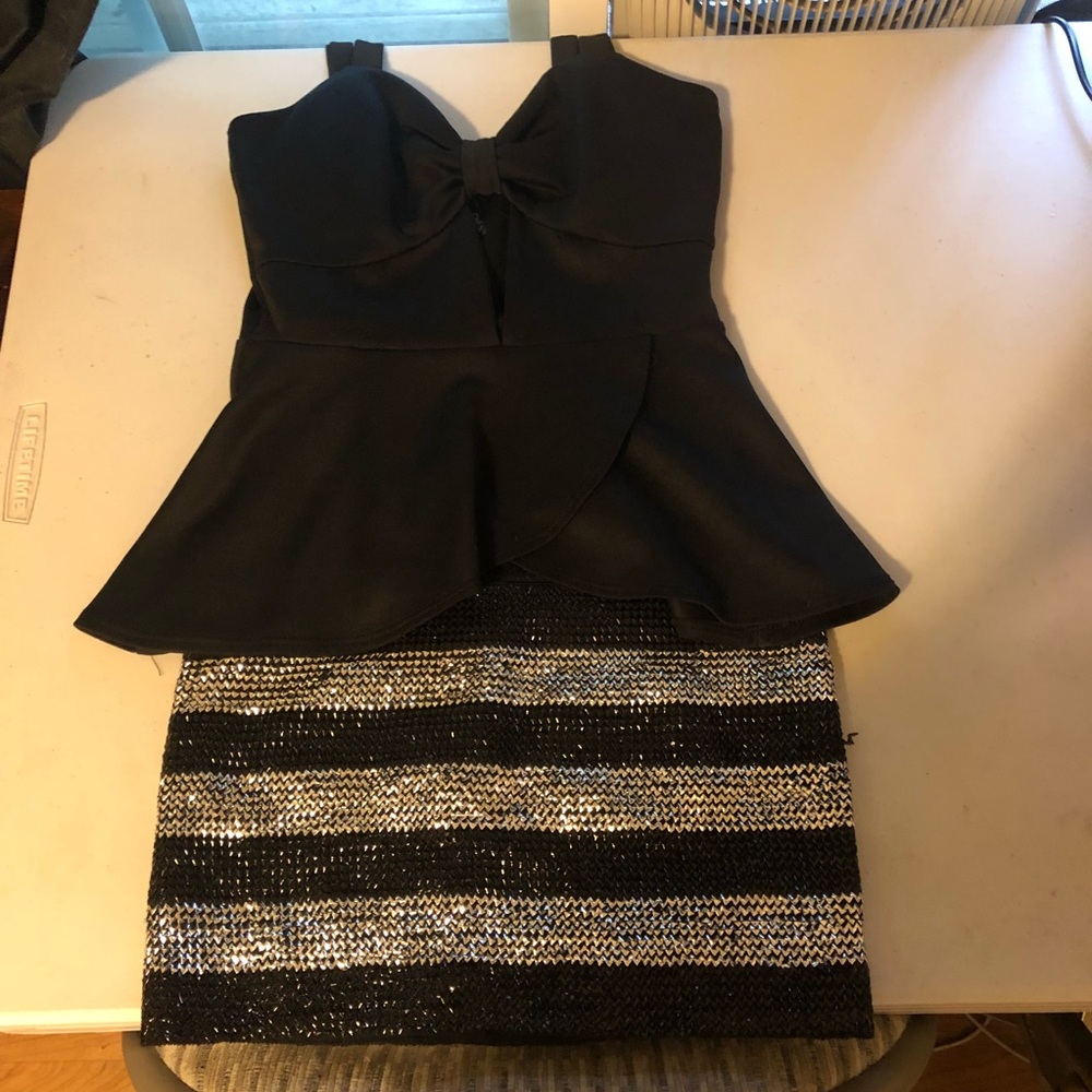 5/$40 Sparkly super short black & silver skirt